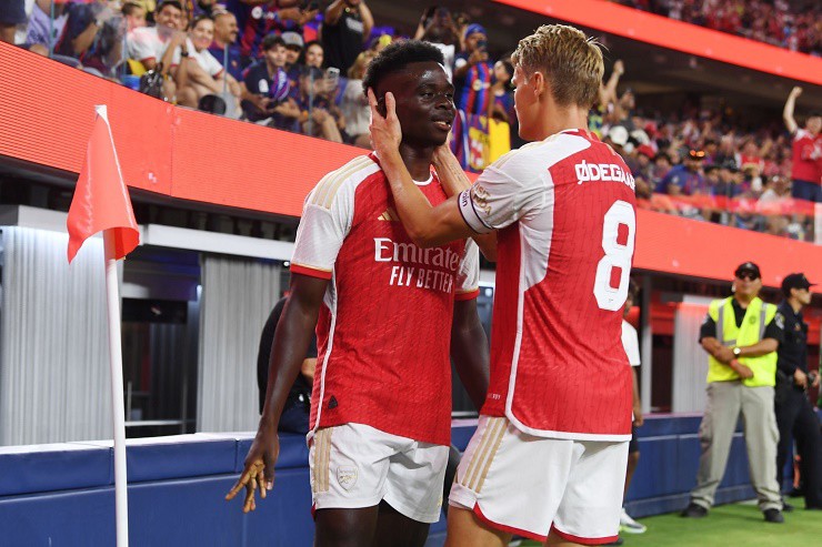 video Highlight : Arsenal 5 - 3 Barcelona (Giao hữu)