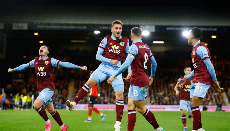 video Highlight : Luton Town 1 - 2 Burnley (Ngoại hạng Anh)