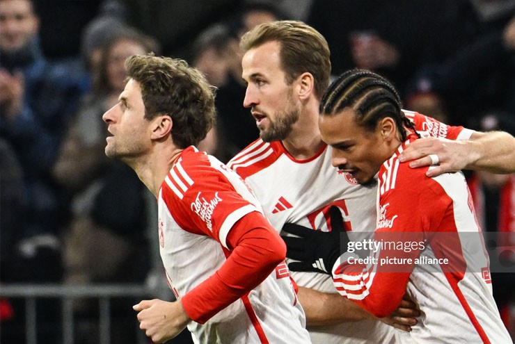 video Highlight : Bayern Munich 3 - 0 Stuttgart (Bundesliga)